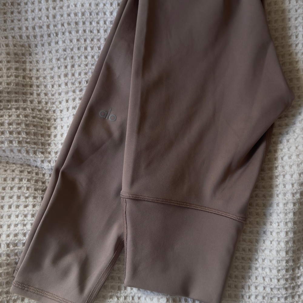 ALO Yoga High-Waist Leggings in Mauve Taupe